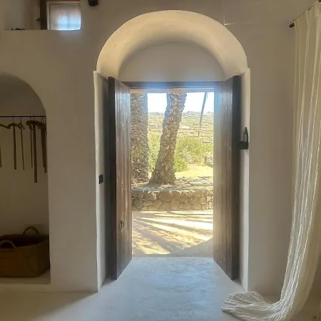 Antique Rural Dammuso With Pool And Sea View Ferienhaus *
